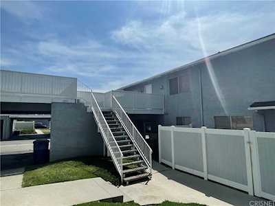 28073 Robin Ave Saugus, CA 91350