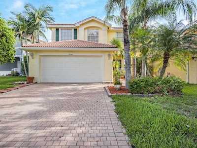 5147 Aurora Lake Circle Green Acres, FL 33463
