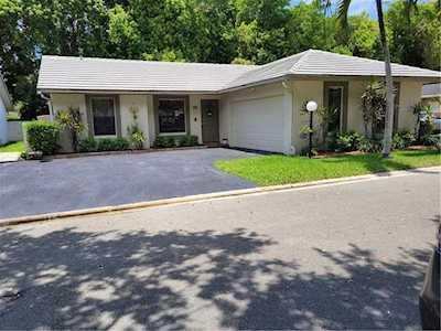 426 Shadow Wood Ln Coral Springs, FL 33071