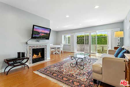 2345 Roscomare Rd Los Angeles, CA 90077