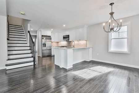 262 Woodview Way Manchester, NH 03102