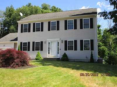 2 Colonial Dr Southbridge, MA 01550