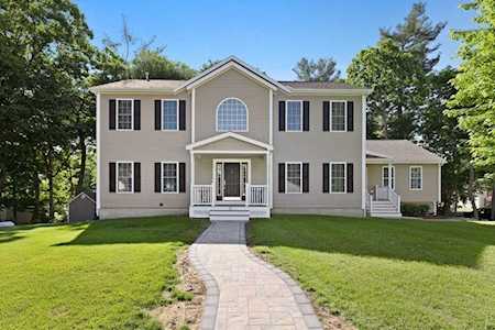 15 Belmont Ave Wilmington, MA 01887