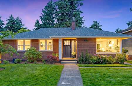 8620 Corliss Ave N Seattle, WA 98103