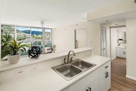 1448 Young Street #1008 Honolulu, HI 96814