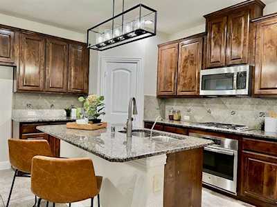 813 Eagle Creek Trail Mckinney, TX 75072