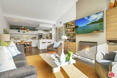911 N Kings Rd West Hollywood, CA 90069