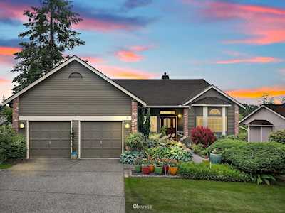 25243 Lake Wilderness Country Club Dr SE Maple Valley, WA 98038