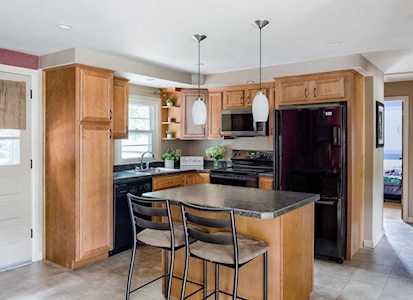 34 Mount View Dr Clinton, MA 01510