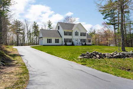 25 Shakespeare Rd Rochester, NH 03839