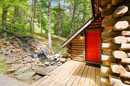 2525 N School House Gap Rd Sevierville, TN 37876
