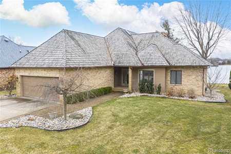 12 Chateaux Du Lac Fenton Twp, MI 48430