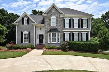 4709 Snow Dr Harrisburg, NC 28075