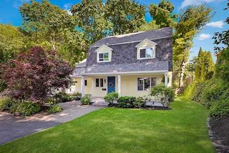 37 Greenwood Rd Lynnfield, MA 01940