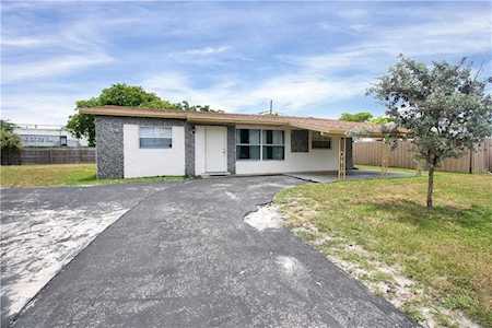 2461 NW 13th St Pompano Beach, FL 33069