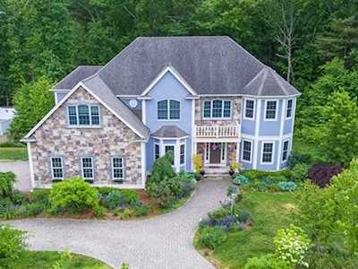 8 Harvey Ln Easton, MA 02356