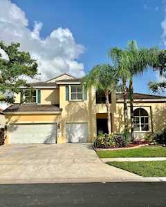 5735 La Gorce Circle Lake Worth Beach, FL 33463