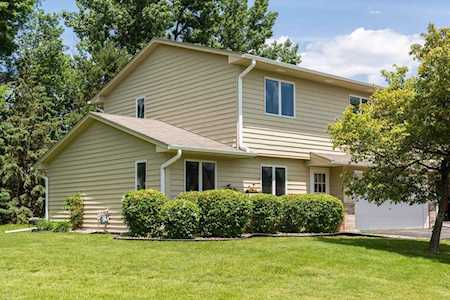 512 Oak Hill Circle Chaska, MN 55318