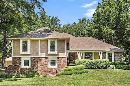 2700 W 120th Place Leawood, KS 66209