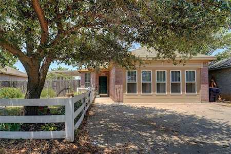2405 Wildwood Lane Denton, TX 76210