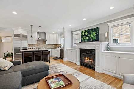 32 Meadowbrook Rd #32 Brookline, MA 02467
