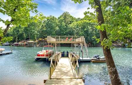 934 Cove Point Ln Tega Cay, SC 29708