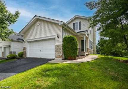 12 Lakeview Dr Hamburg Boro, NJ 07419