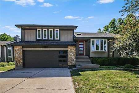 4801 NE Pebble Beach St Lees Summit, MO 64064