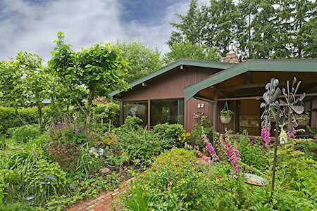 82 NW Doncee Bremerton, WA 98311