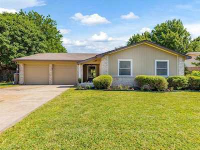 1133 Manning Road Benbrook, TX 76126