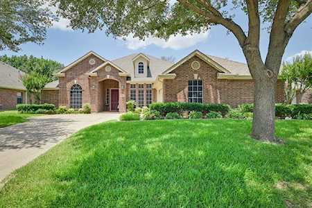 8200 Summerleaf Drive Arlington, TX 76001