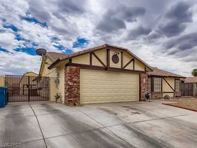 4913 Holly Grove Dr Las Vegas, NV 89130