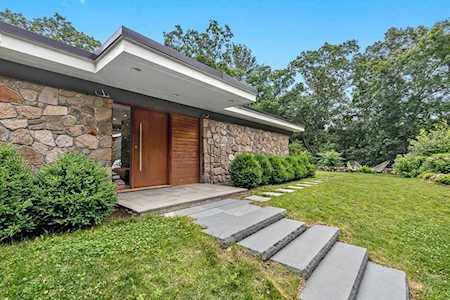 14 Indian Hill Rd Weston, MA 02493