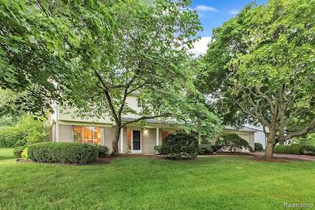 26479 Greythorne Trl Farmington Hills, MI 48334