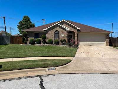 7201 FOSSIL HILL Drive Arlington, TX 76002