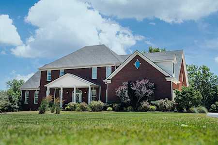 107 Stirling Ln Versailles, KY 40383