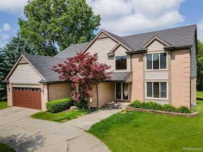 39378 Kennedy Dr Farmington Hills, MI 48331