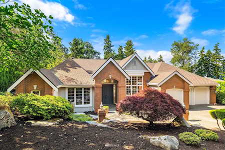 18302 NW Montreux Dr Issaquah, WA 98027