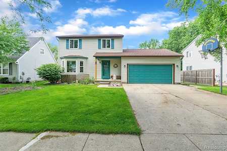 1001 Alpine Dr Brighton, MI 48116