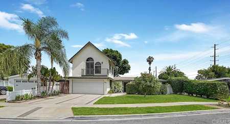 204 Dartmouth Place Costa Mesa, CA 92626