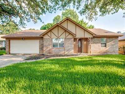 1628 Bedford Oaks Drive Bedford, TX 76021