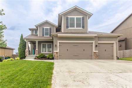1533 SW Whistle Dr Lees Summit, MO 64082