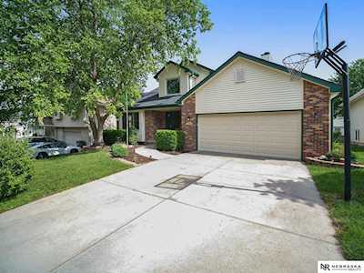 5241 Happy Hollow Ln Lincoln, NE 68503