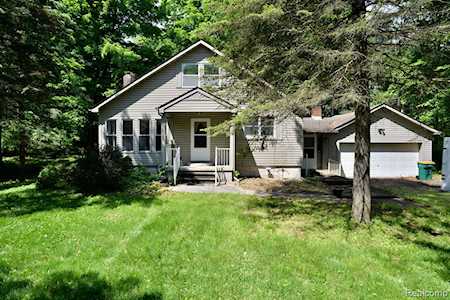 21201 Metroview Rd Farmington Hills, MI 48335