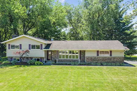 28W205 Plainview Dr Naperville, IL 60564