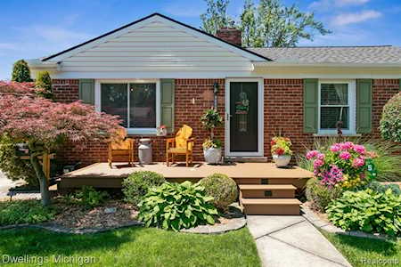 9909 Mayfield St Livonia, MI 48150