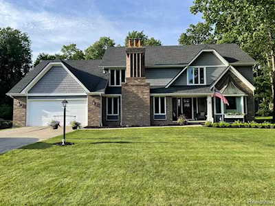 1492 Kings Pointe Rd Grand Blanc, MI 48439