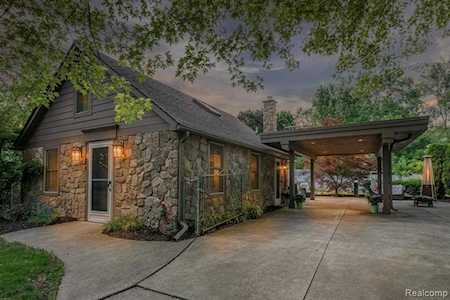 21103 Ontaga St Farmington Hills, MI 48336