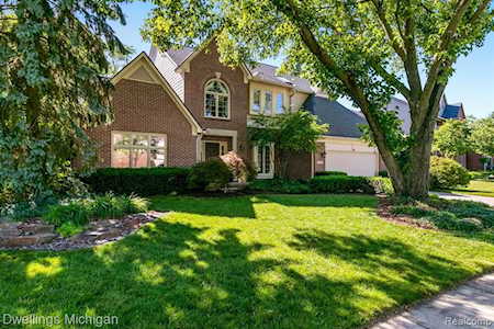 45679 Irvine Dr Novi, MI 48374