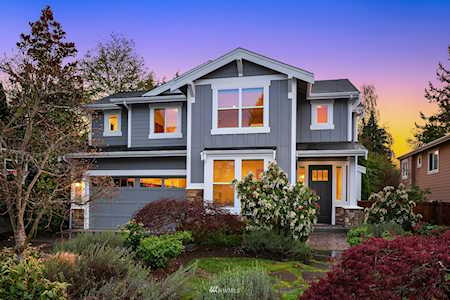 709 18th Ave W Kirkland, WA 98033